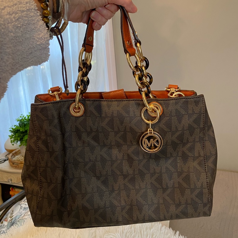 Michael Kors Purse with removable/adjustable crossbody strap
